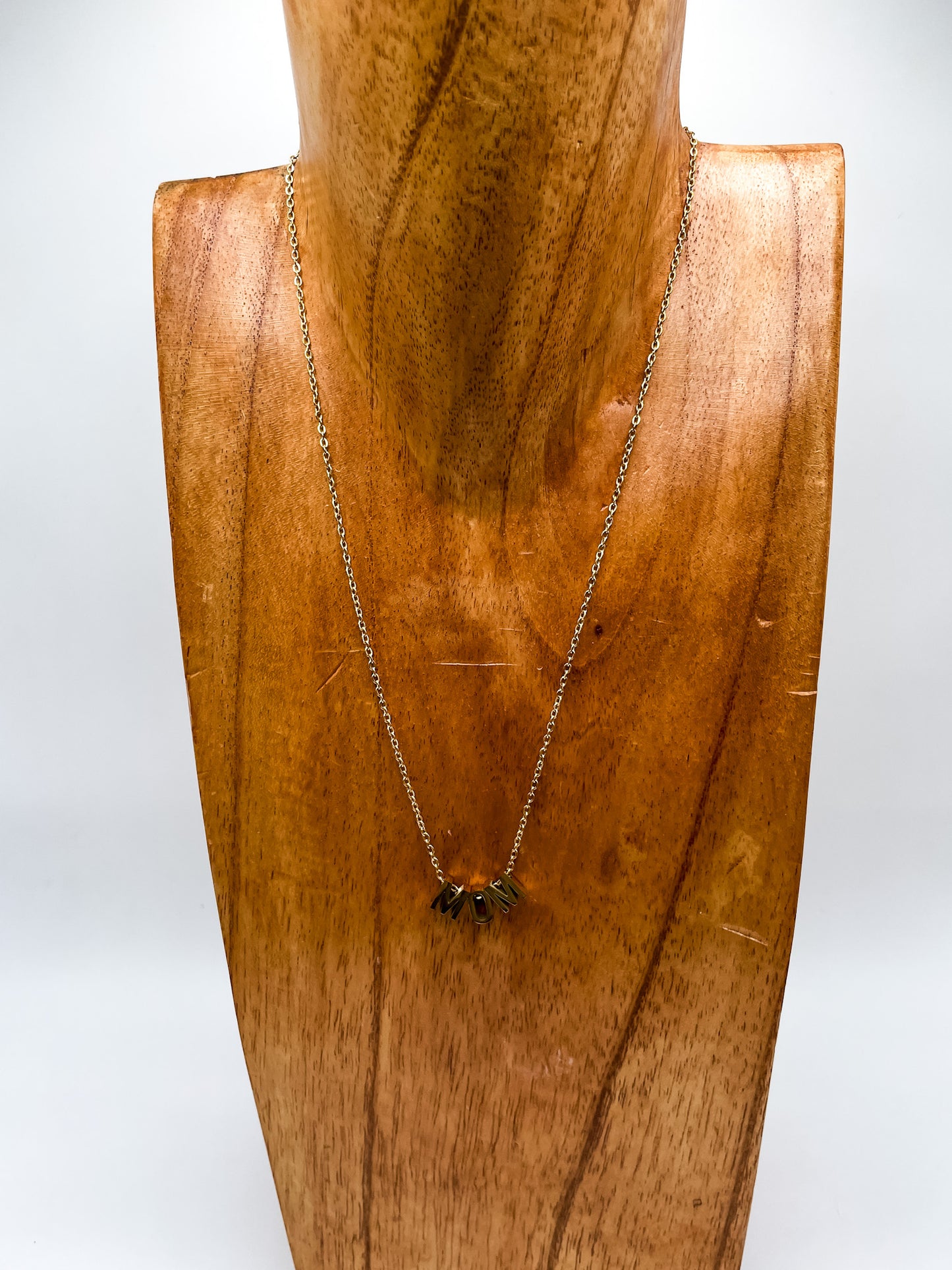 MOM NECKLACE