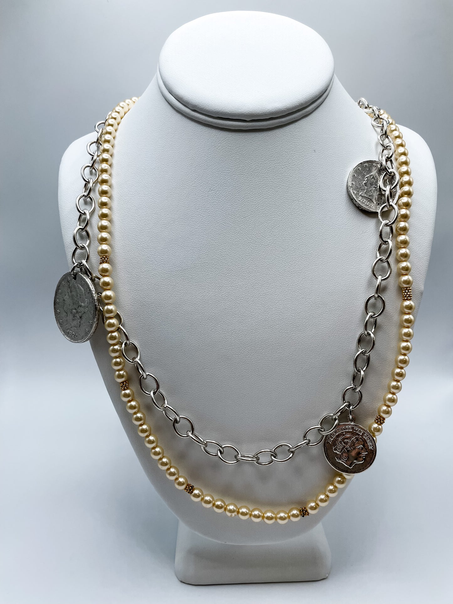 MANUT NECKLACE