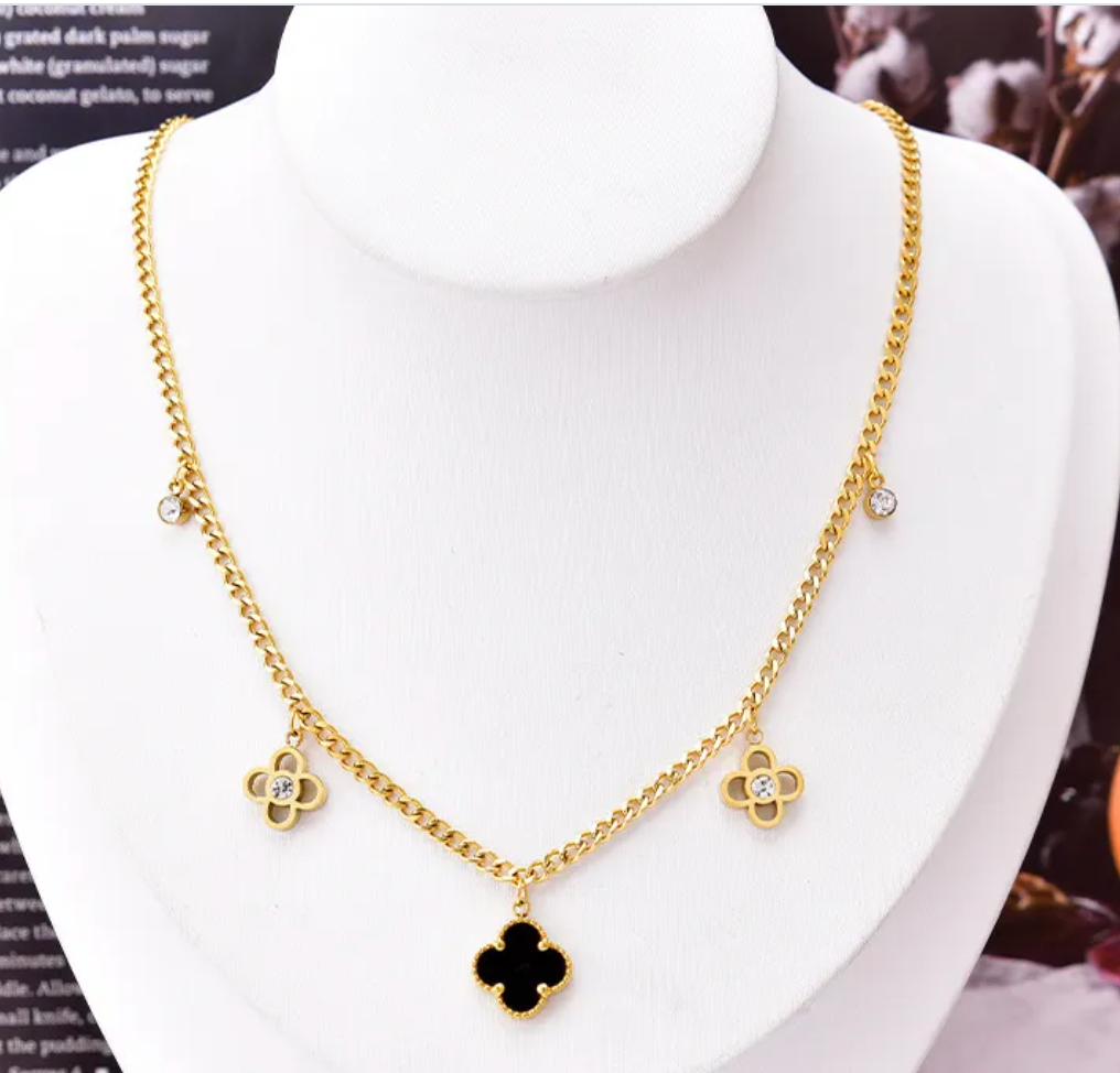 PATINA NECKLACE