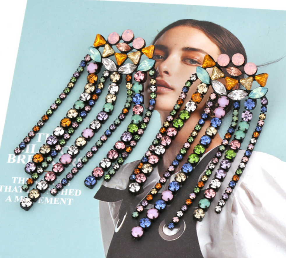 VAL EARRING