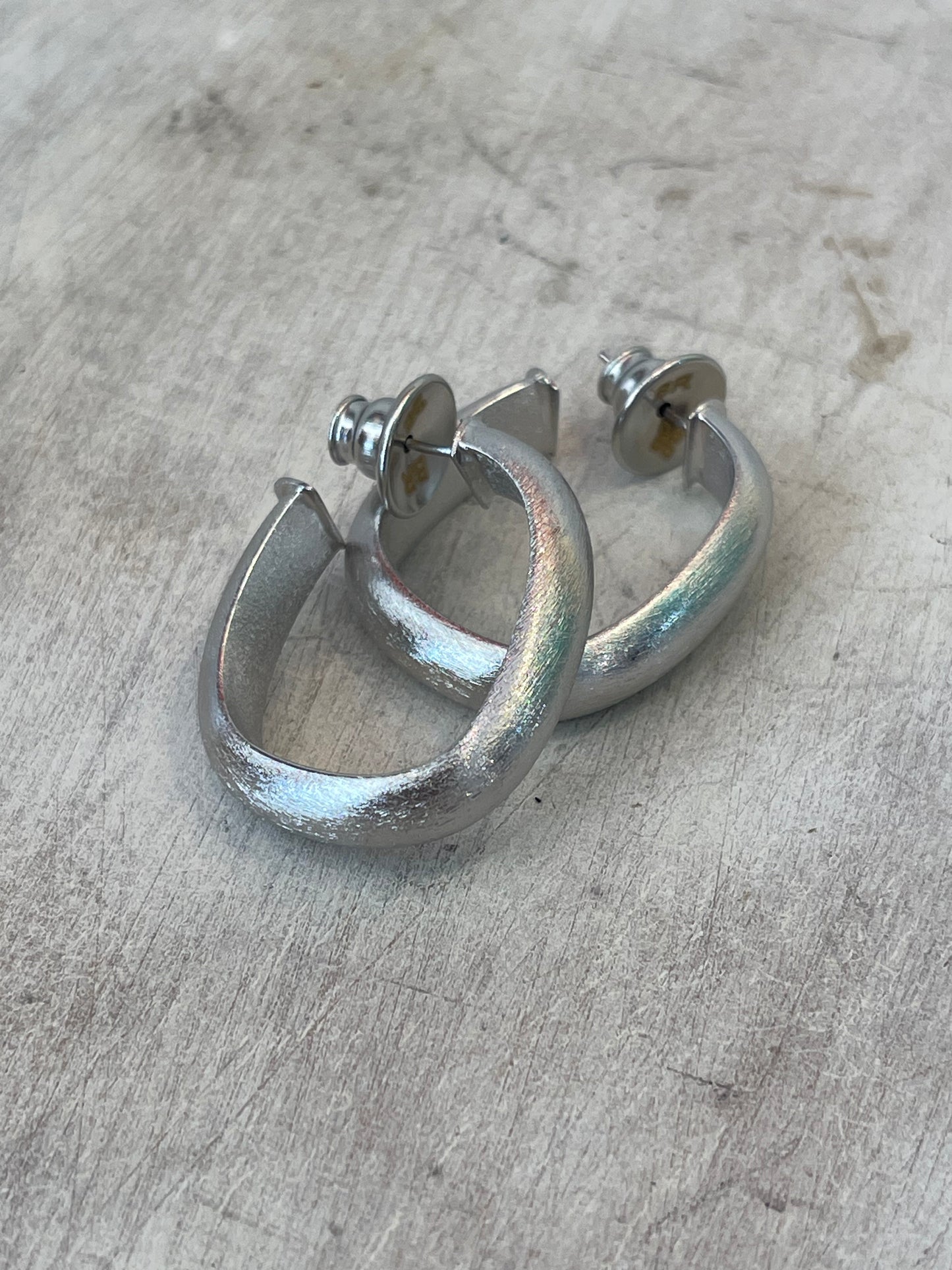 VANUSA HOOP EARRINGS