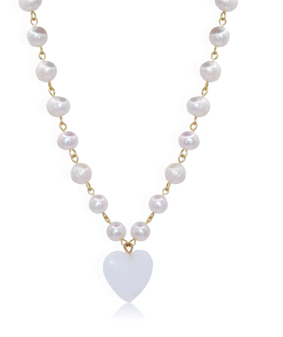 ELEGANT PEARL NECKLACE WITH HEART PENDANT